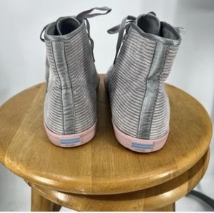 Women's Toms size 9.5